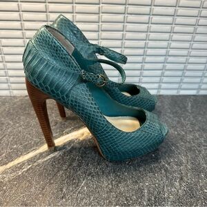 Leon max reptile design sandal heel